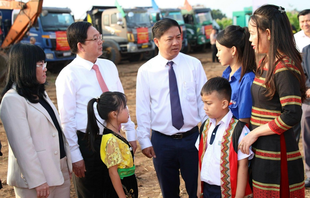 Phó Thủ tướng Hồ Quốc Dũng dự Lễ động thổ xây trường nội trú liên cấp ở xã biên giới