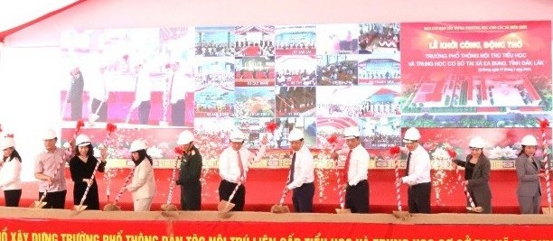 Phó Thủ tướng Hồ Quốc Dũng dự Lễ động thổ xây trường nội trú liên cấp ở xã biên giới