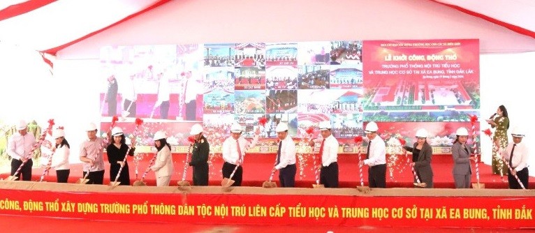 Phó Thủ tướng Hồ Quốc Dũng dự Lễ động thổ xây trường nội trú liên cấp ở xã biên giới