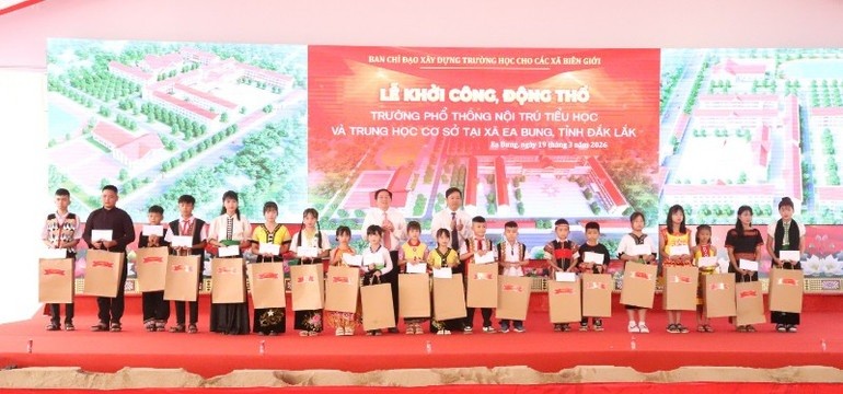 Phó Thủ tướng Hồ Quốc Dũng dự Lễ động thổ xây trường nội trú liên cấp ở xã biên giới