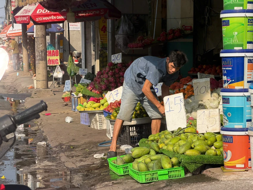Nông sản rớt giá mạnh, siêu thị tại TP.HCM đồng loạt ra tay hỗ trợ