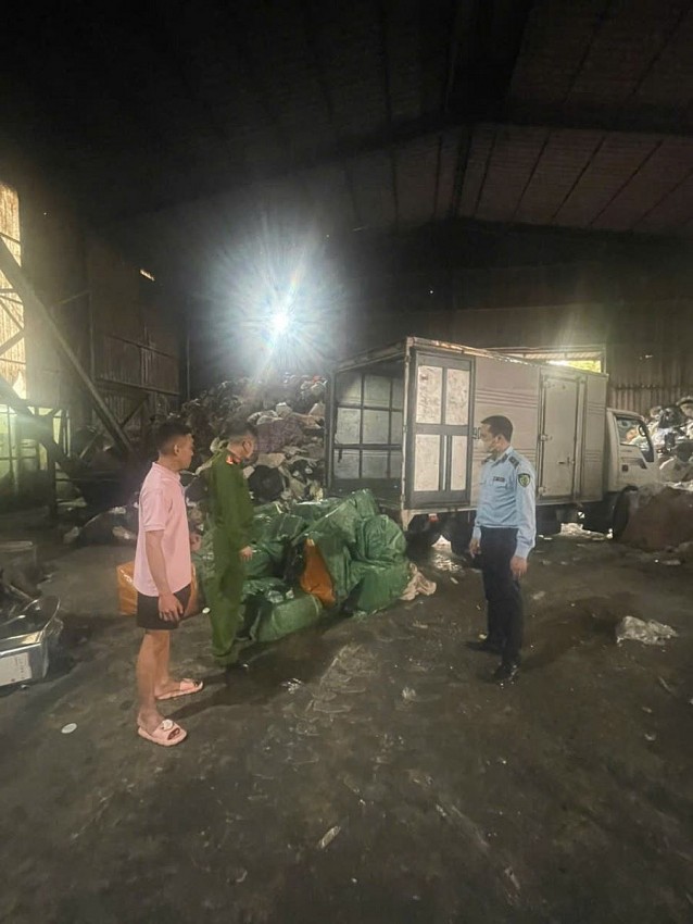 Hưng Yên: Phát hiện, thu giữ hơn 1,3 tấn nầm lợn bốc mùi hôi thối đang trên đường đi tiêu thụ