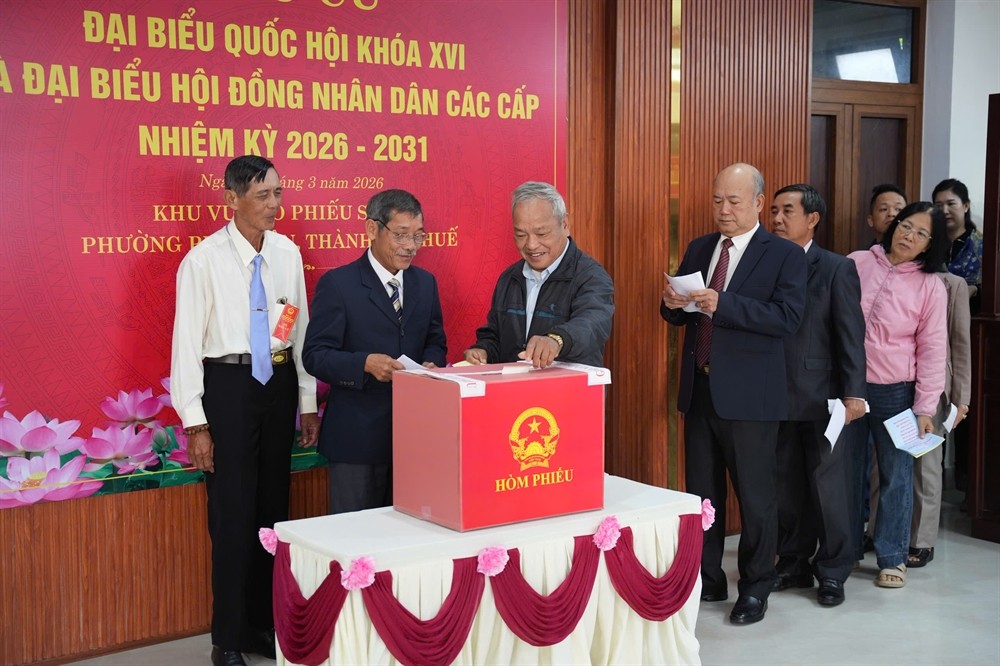 Cử tri thành phố Huế tham gia bầu cử ĐBQH khóa XVI và đại biểu HĐND các cấp nhiệm kỳ 2026 - 2031