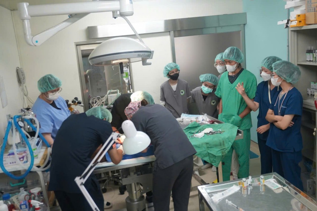 Sinh viên luôn được tiếp cận với phòng thí nghiệm...