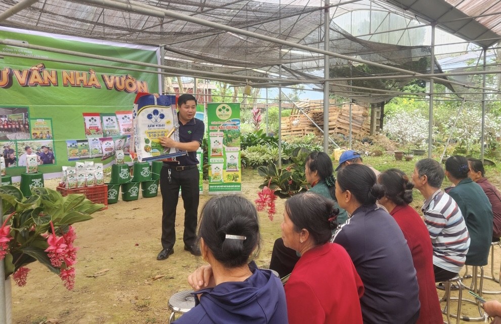 Chương trình “Tư vấn nhà vườn” hướng dẫn nhận biết và sử dụng phân bón cho nông dân