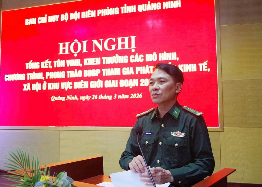 Đại tá Vũ Văn Hưng, Chính ủy BĐBP tỉnh phát biểu chỉ đạo tại hội nghị.