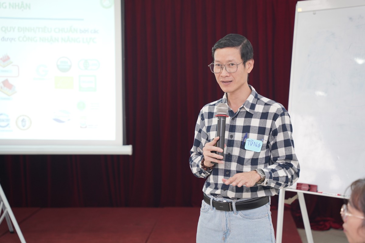 Giảng viên chia sẻ về vai trò của tiêu chuẩn VOAA trong sản xuất và nhận diện sản phẩm hữu cơ.