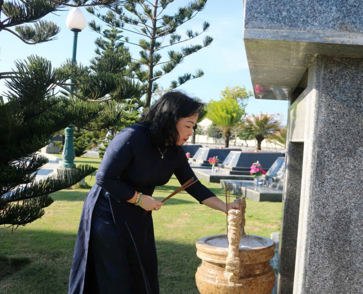 Đắk Lắk: Lãnh đạo tỉnh dâng hương kỷ niệm 51 năm Ngày giải phóng Phú Yên