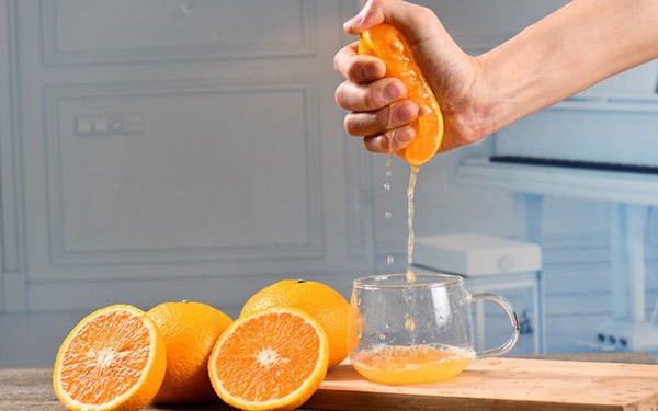 Uống nước cam hay ăn cam cả quả tốt hơn?