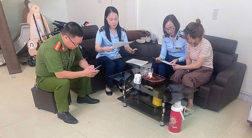 Xử phạt cơ sở kinh doanh thực phẩm đông lạnh không rõ nguồn gốc trên Facebook