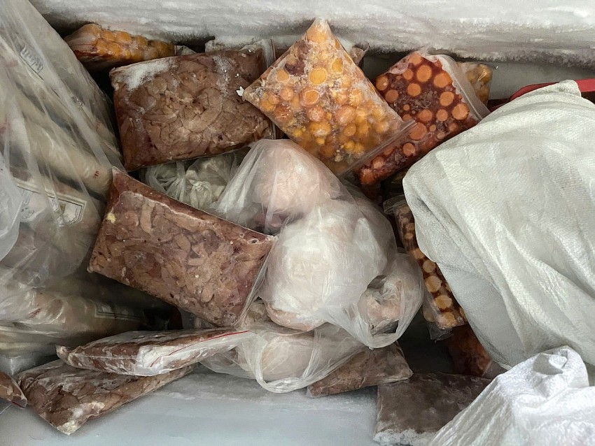 Xử phạt cơ sở kinh doanh thực phẩm đông lạnh không rõ nguồn gốc trên Facebook