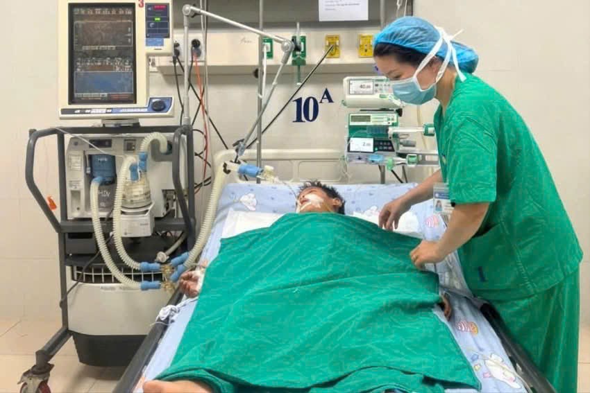 Bệnh nhân ngộ độc thực phẩm đang được theo dõi và điều trị tích cực tại cơ sở y tế.