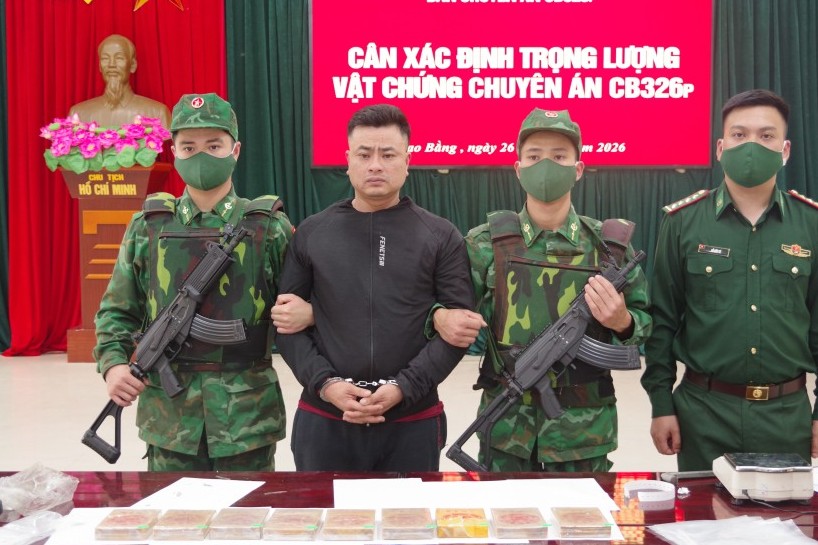 Cao Bằng: Bắt quả tang một đối tượng vận chuyển trái phép 9 bánh hêrôin
