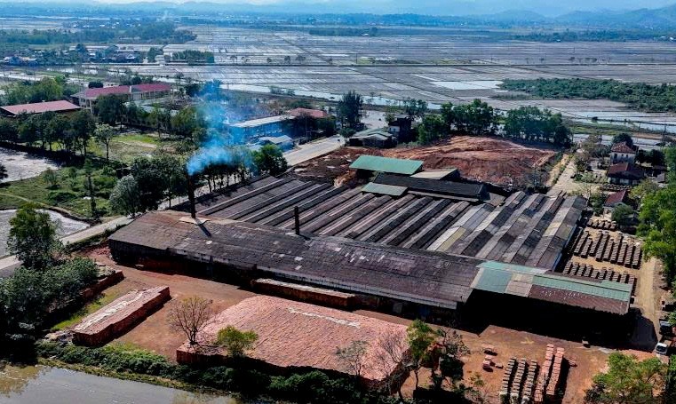Một nhà máy gạch tuynen trên địa bàn Tp. Huế tiếp tục hoạt động trái phép trên diện tích đất đã bị thu hồi