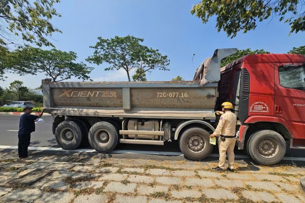 TP.HCM tổng rà soát hơn 6.400 xe tải tự đổ từ 15 tấn trở lên