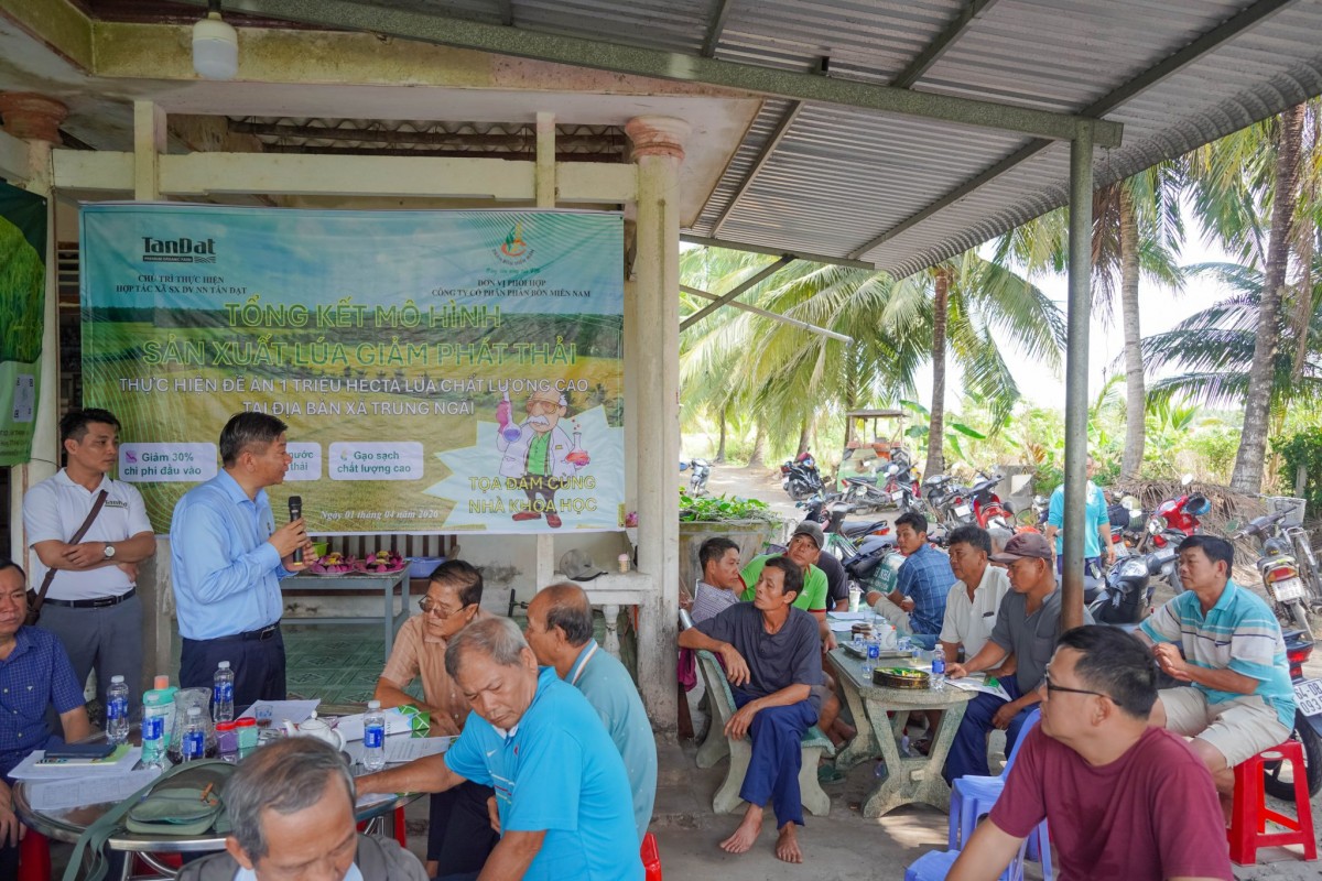 HTX Tấn Đạt tổng kết mô hình canh tác lúa giảm chi phí, hướng tới phát thải thấp