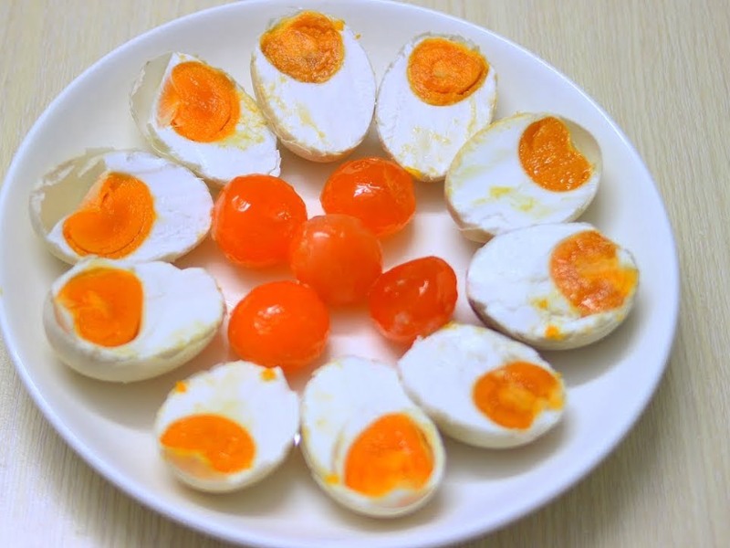 4 tác dụng bất ngờ của trứng muối với sức khỏe, ăn thế nào là đúng cách?- Ảnh 1. 4 tác dụng bất ngờ của trứng muối với sức khỏe, ăn thế nào là đúng cách?- Ảnh 1.