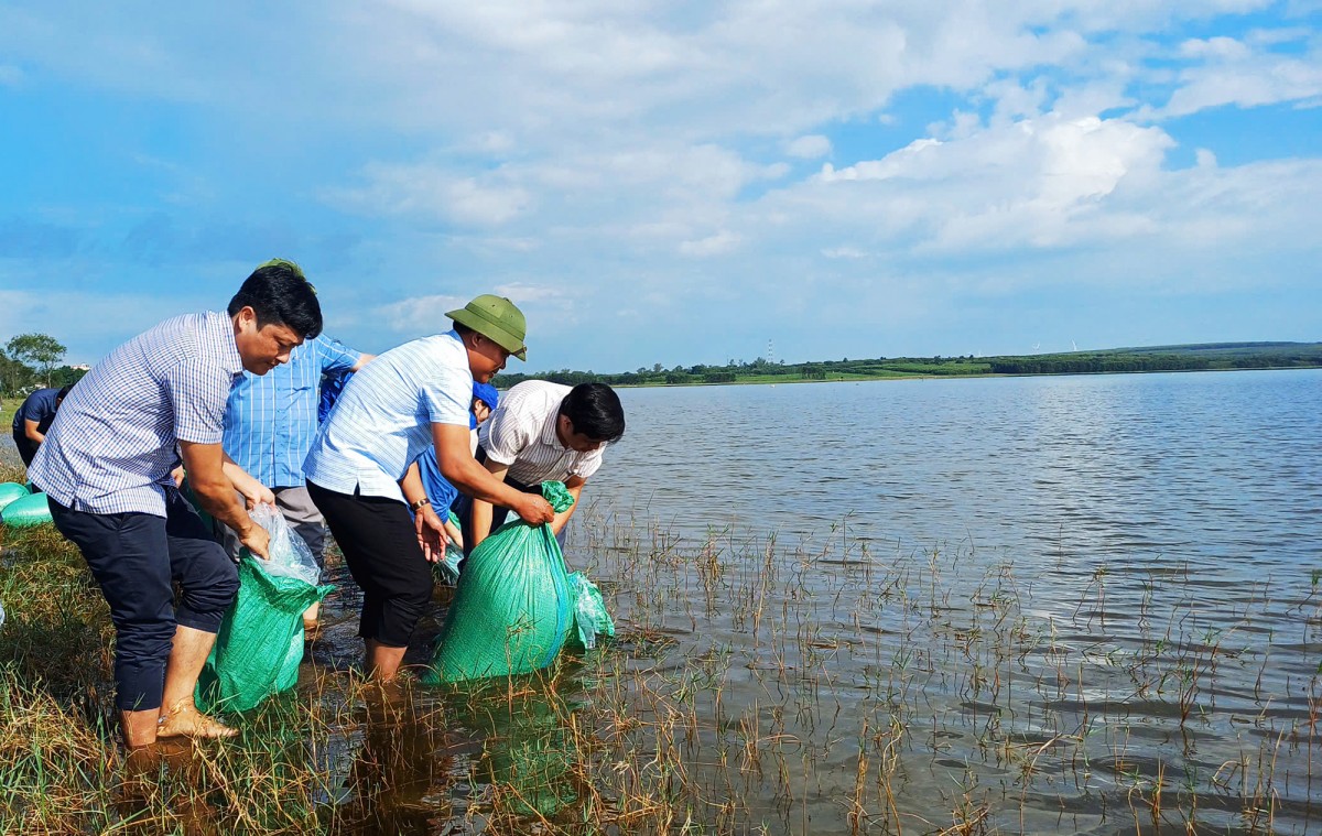 Quảng Trị: Thả giống tái tạo nguồn lợi thủy sản, chống khai thác IUU hướng tới gỡ “thẻ vàng” EC