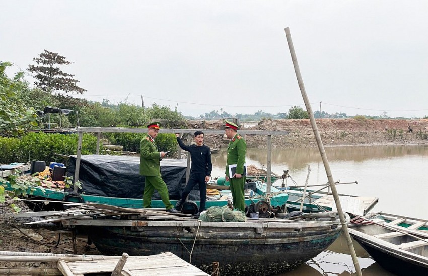 Công an xã Thống Nhất duy trì công tác phòng chống khai thác hải sản bất hợp pháp (IUU). Ảnh: Công an xã Thống Nhất