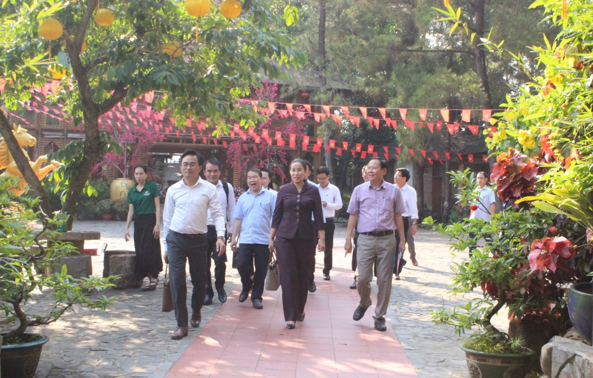 Hoạt động khảo sát thực tế của đoàn tại khu vực Hồ Phú Ninh