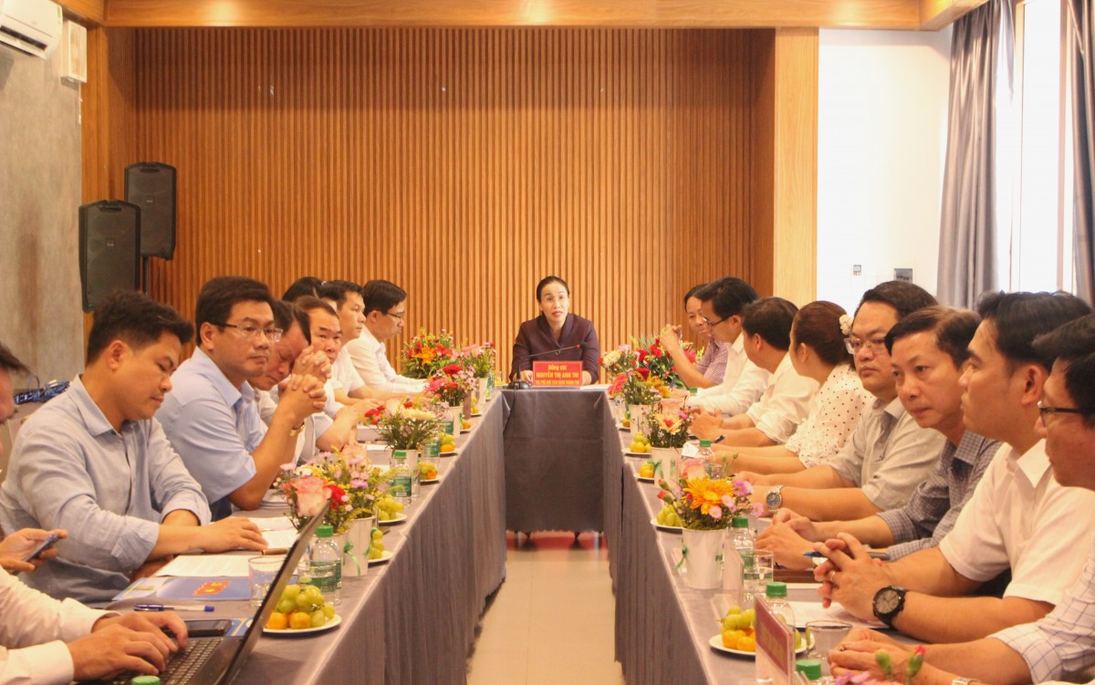 Quang cảnh buổi làm việc.