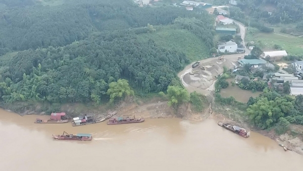 Lào Cai xử lý vi phạm lấn chiếm bãi sông, bảo đảm an toàn đê điều mùa mưa lũ