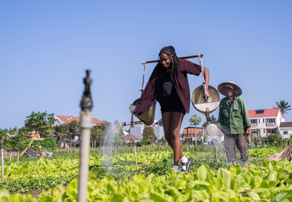 “Một ngày làm nông dân sạch” cùng du khách quốc tế