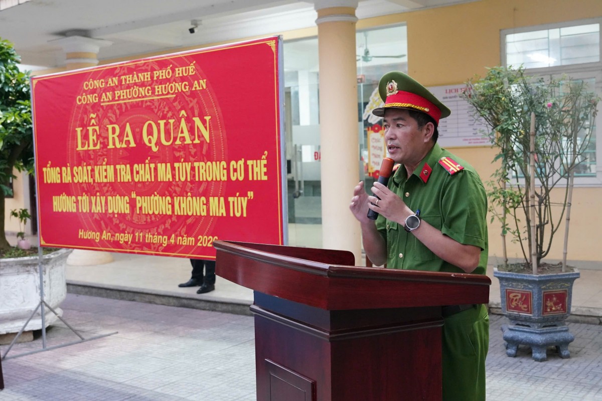 đồng chí Trung tá Hồ Hồng - Trưởng Công an phường Hương An yêu cầu, các tổ công tác nêu cao tinh thần trách nhiệm...