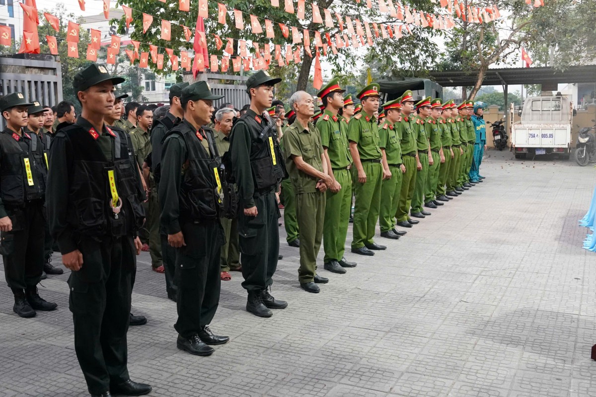 Công an phường Hương An (Tp. Huế) đã tổ chức Lễ ra quân tổng kiểm tra, rà soát và test ma túy tại các khu vực trọng điểm trên địa bàn