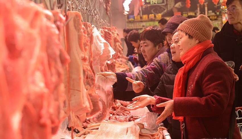 Trung Quốc tăng dự trữ thịt lợn đông lạnh khi giá heo hơi chạm đáy nhiều năm