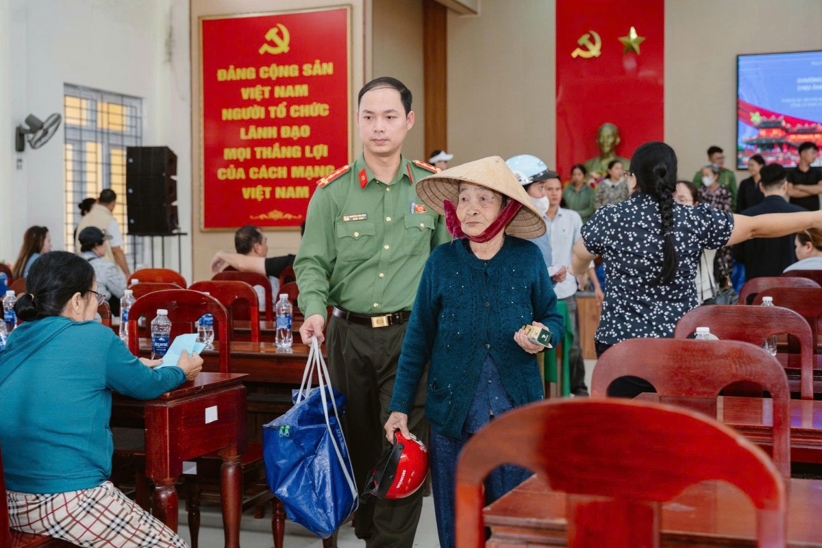 Phòng An ning mạng và phòng chống tội phạm sử dụng công nghệ cao, Công an thành phố còn thể hiện rõ vai trò kết nối, lan tỏa trách nhiệm xã hội thông qua các hoạt động thiện nguyện ý nghĩa