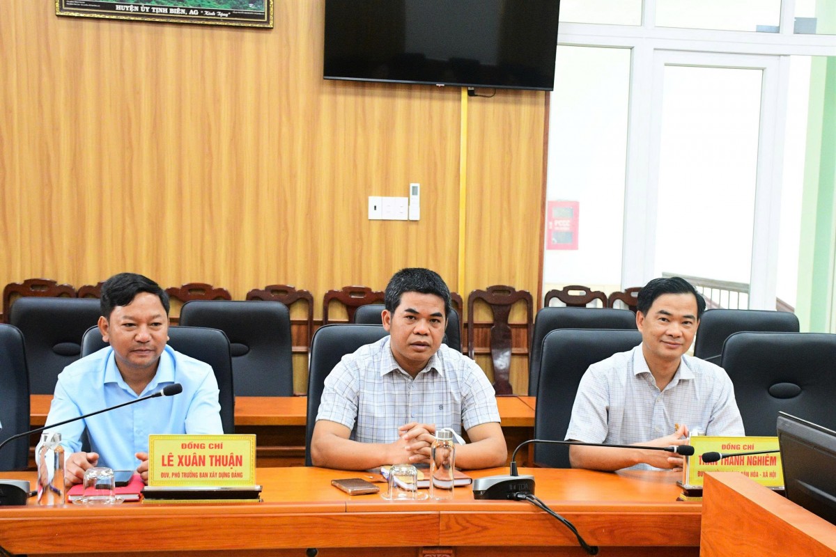 Lâm Đồng:Tăng cường liên kết, chia sẻ kinh nghiệm phát triển nông nghiệp và xây dựng hệ thống chính trị cơ sở