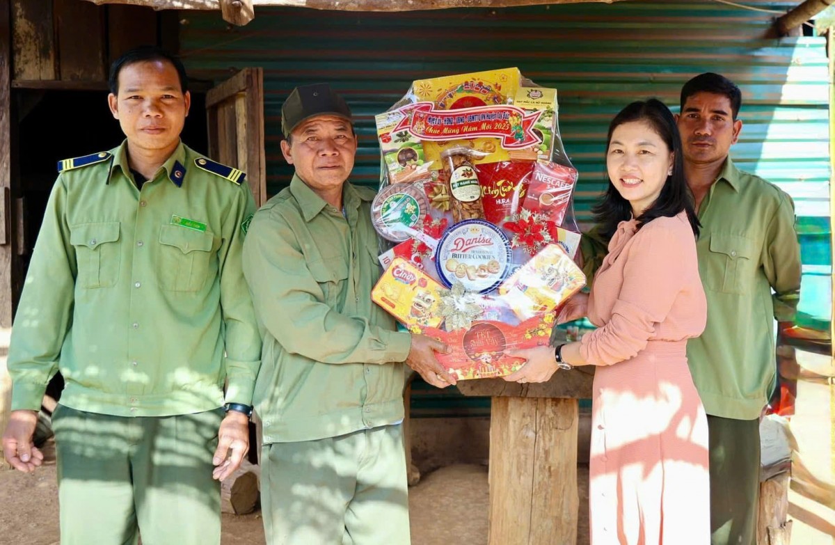 Những “người giữ rừng” nơi bon làng Tuy Đức