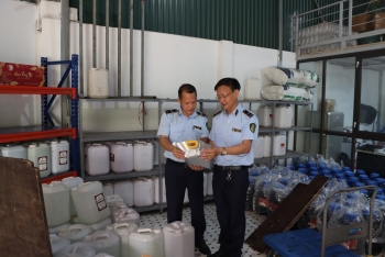 Hà Nội: Phát hiện gần 9.000 lít rượu có dấu hiệu vi phạm pháp luật