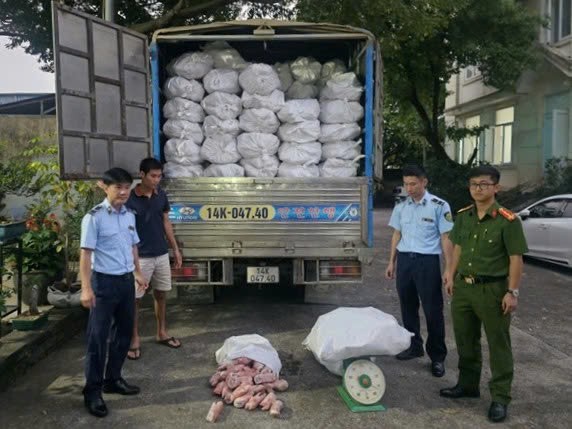 Quảng Ninh: Ngăn chặn hơn 12 tấn chân lợn đông lạnh không rõ nguồn gốc