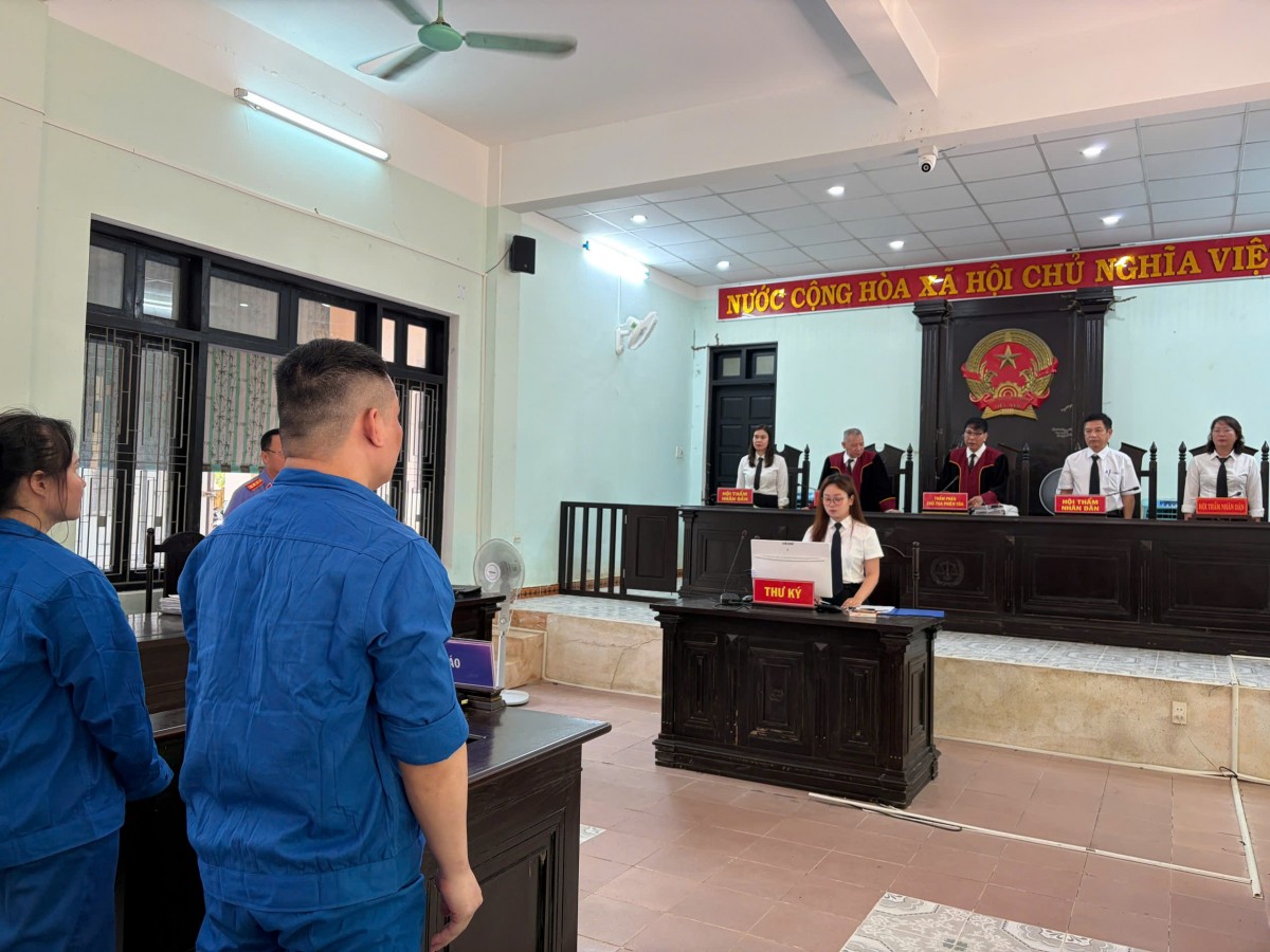 Quang cảnh phiên toà xét xử