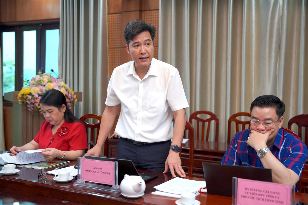 Ông Phan Đăng Đông, Phó Giám đốc Sở Khoa học và Công nghệ tỉnh Tuyên Quang phát biểu tại buổi làm việc.