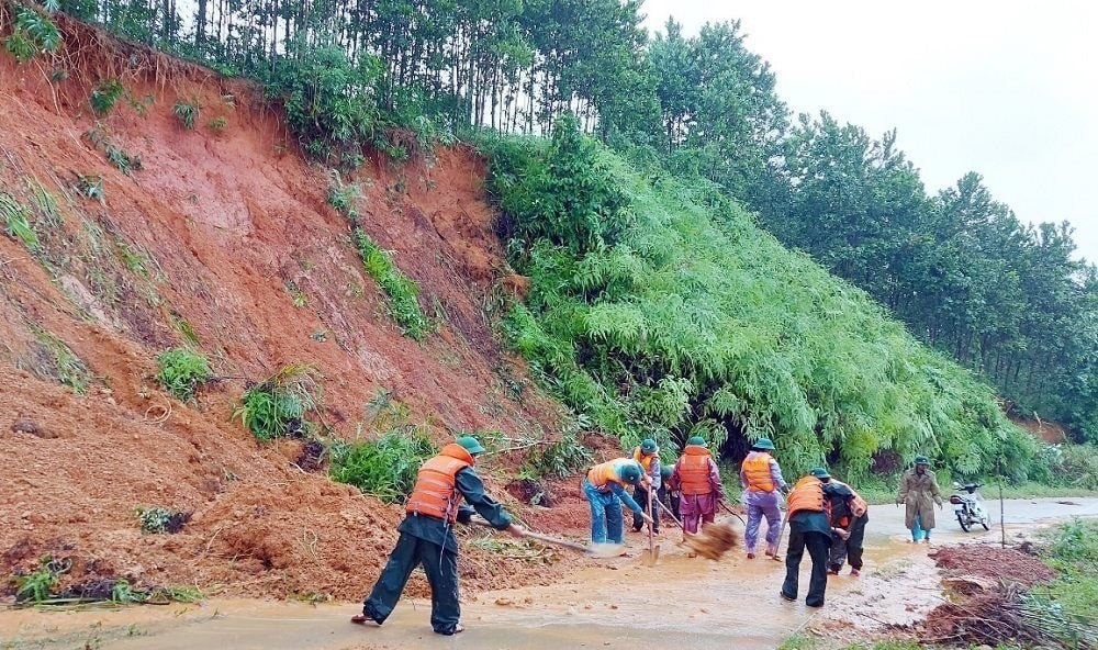 Cần cập nhật kịp thời các thông tin về dông, lốc, sét, mưa lớn, lũ quét. Ảnh minh hoạ