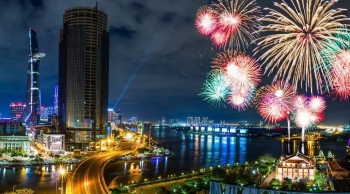 TP.HCM bắn pháo hoa tại 8 điểm mừng 51 năm Ngày Giải phóng miền Nam, thống nhất đất nước