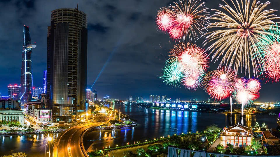 TP.HCM bắn pháo hoa tại 8 điểm mừng 51 năm Ngày Giải phóng miền Nam, thống nhất đất nước