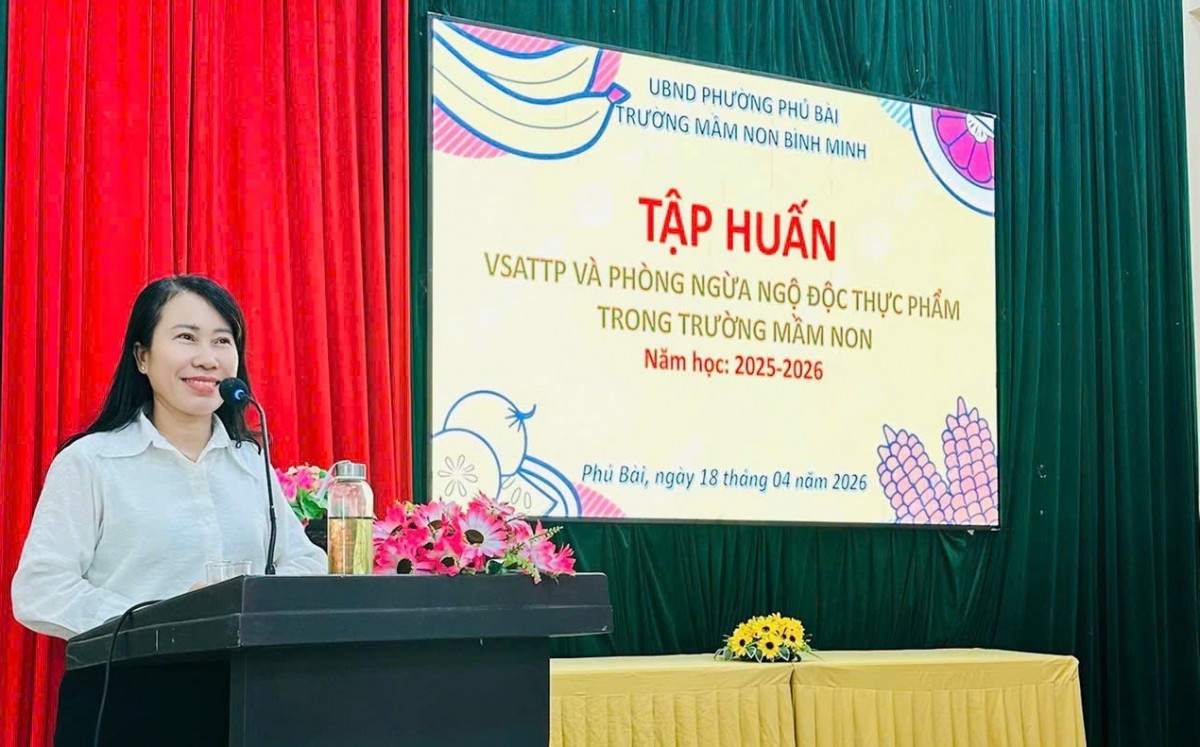 Trường Mầm non Bình Minh (phường Phú Bài, Tp. Huế) đã tổ chức buổi tập huấn chuyên đề về vệ sinh an toàn thực phẩm