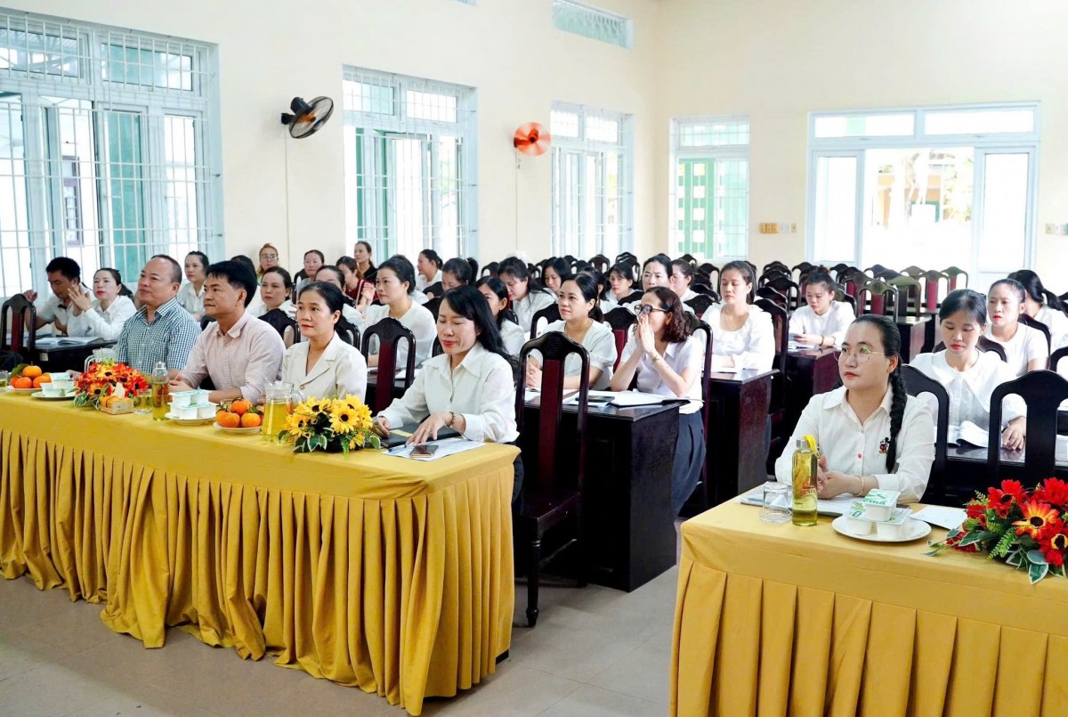 Quang cảnh buổi tập huấn