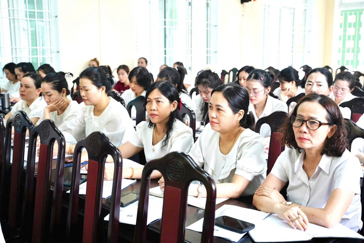 Quang cảnh buổi tập huấn