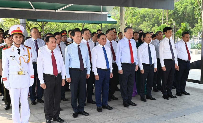 Tổng Bí thư, Chủ tịch nước Tô Lâm dâng hương tưởng niệm Tổng Bí thư Hà Huy Tập