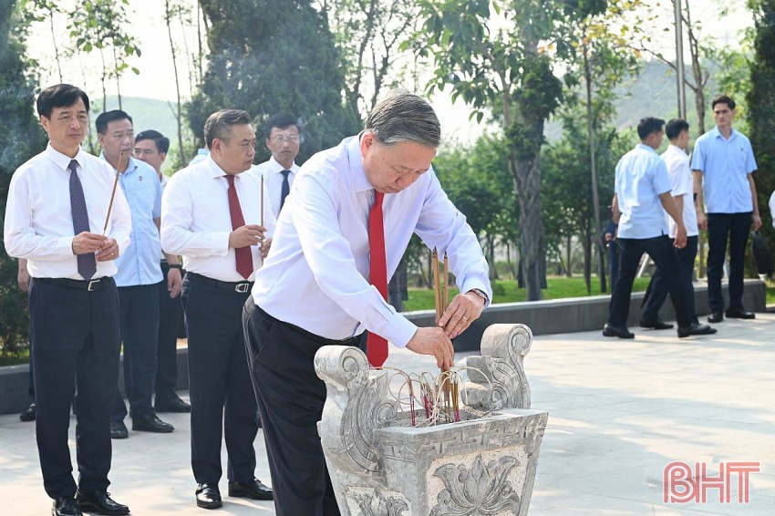 Tổng Bí thư, Chủ tịch nước Tô Lâm dâng hương tưởng niệm Tổng Bí thư Hà Huy Tập