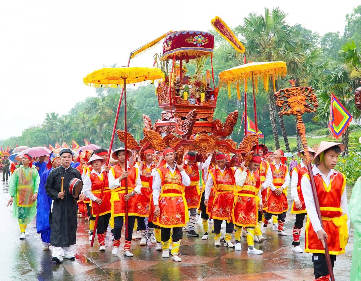Lễ rước kiệu Đền Hùng tôn vinh giá trị văn hóa dân gian của vùng Đất Tổ