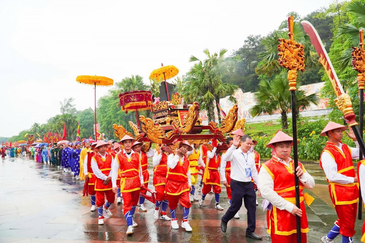 Lễ rước kiệu Đền Hùng tôn vinh giá trị văn hóa dân gian của vùng Đất Tổ