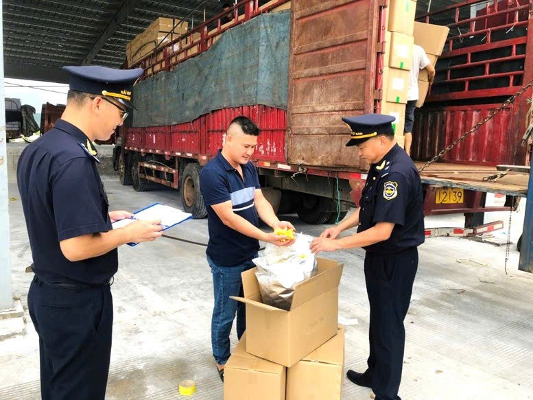 Hải quan phát hiện, bắt giữ hơn 17.000 sản phẩm vi phạm về xuất xứ, nhãn hàng hóa