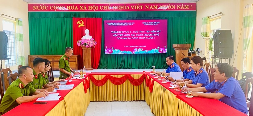 Đoàn kiểm sát làm việc tại Công an xã A Lưới 1