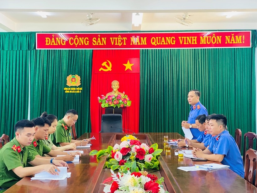 Đoàn kiểm sát làm việc tại Công an xã A Lưới 2